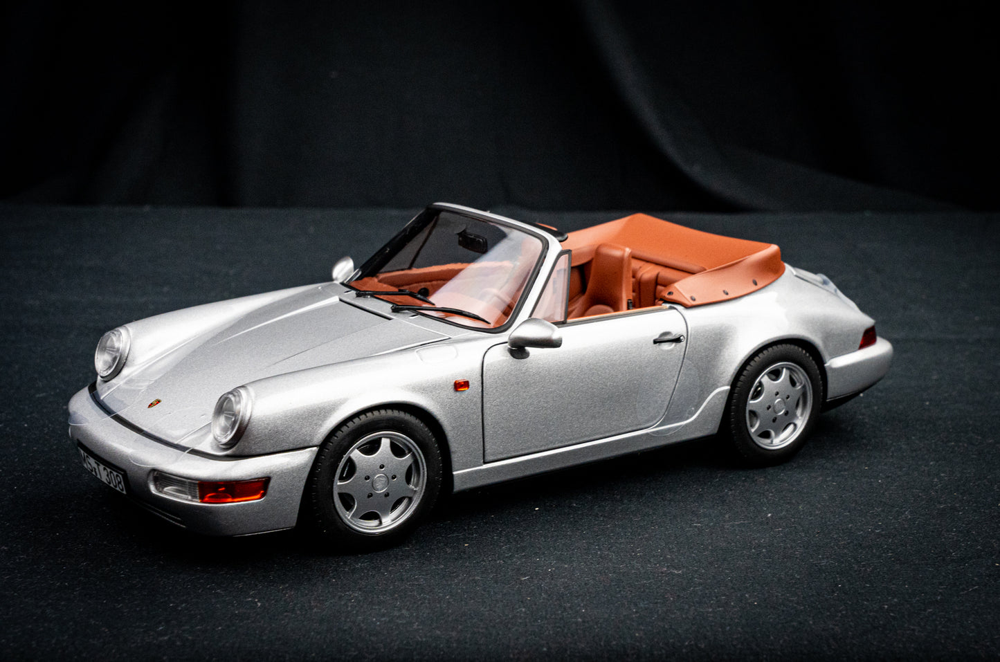 Porsche 911 964 Carrera Cabrio 1990 silber - Norev 1:18