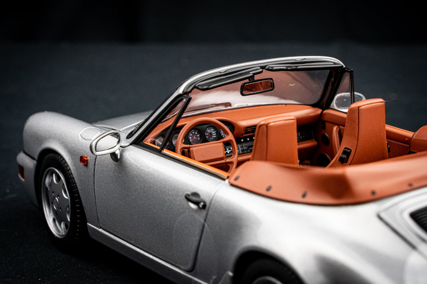 Porsche 911 964 Carrera Cabrio 1990 silber - Norev 1:18