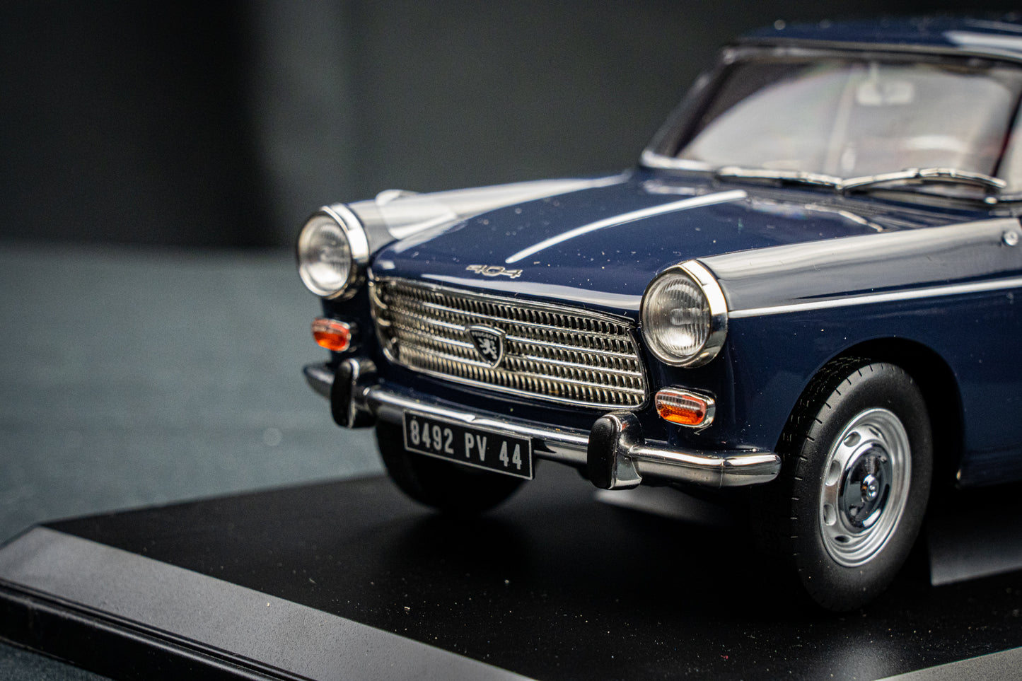 Peugeot 404 Sedan 1965 Amiral blue Norev 1:18