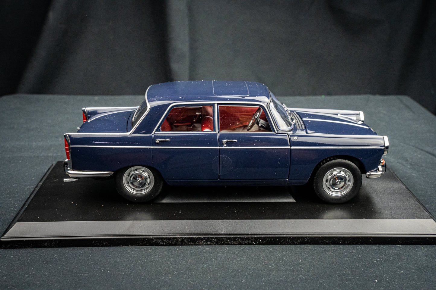Peugeot 404 Sedan 1965 Amiral blue Norev 1:18