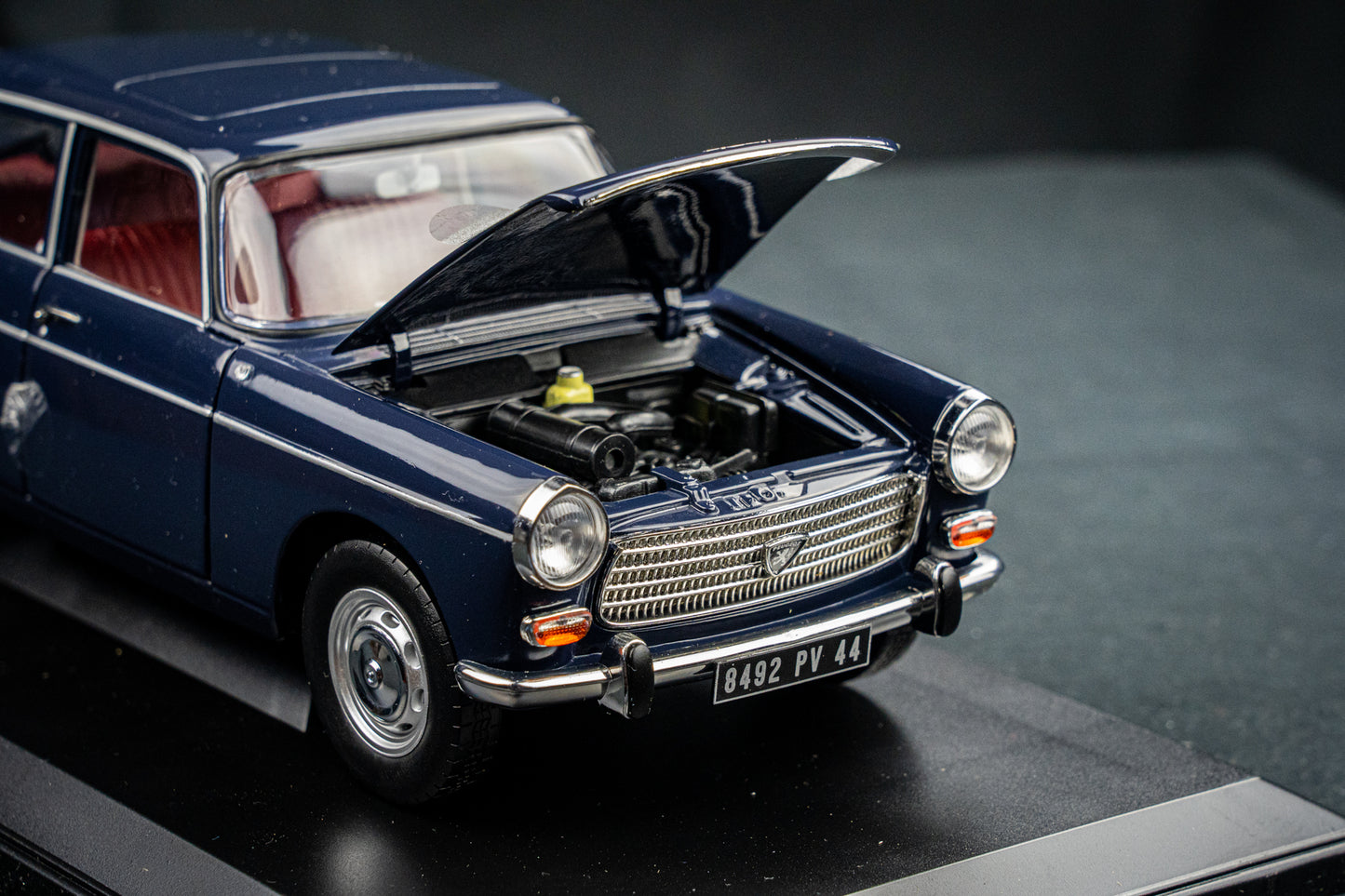 Peugeot 404 Sedan 1965 Amiral blue Norev 1:18