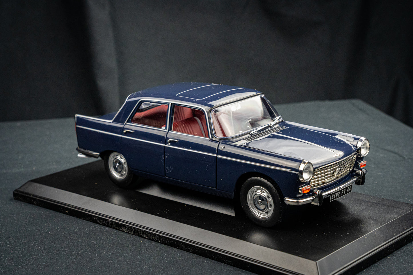 Peugeot 404 Sedan 1965 Amiral blue Norev 1:18