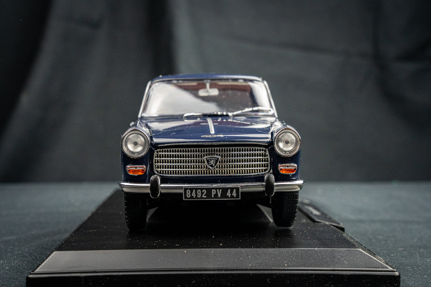 Peugeot 404 Sedan 1965 Amiral blue Norev 1:18