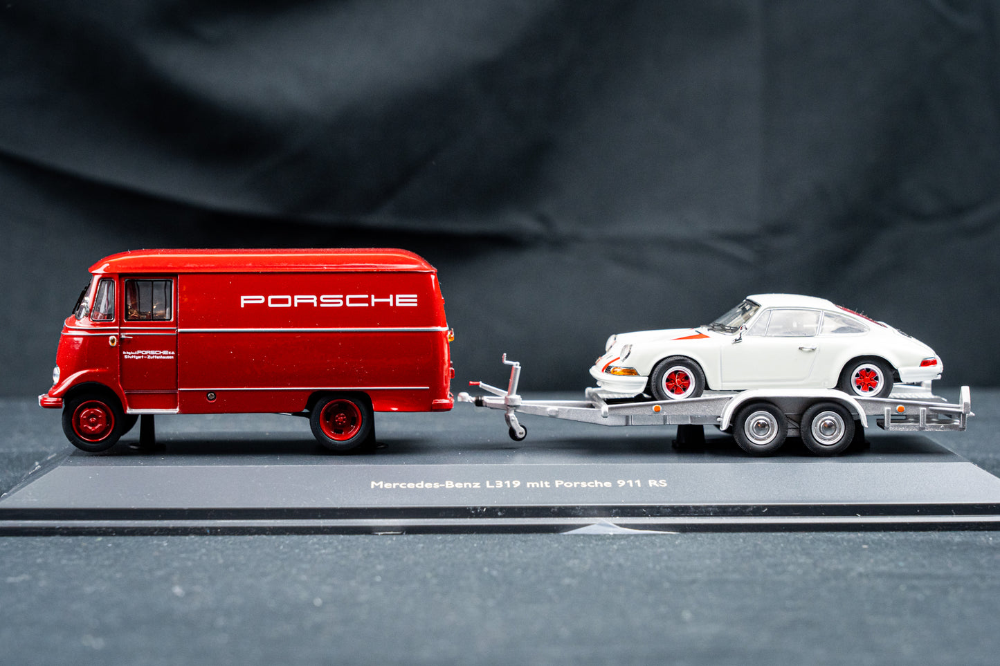 Schuco Car - Set 1:43 Mercedes L319 Transporter mit Porsche 911 RS am Hänger