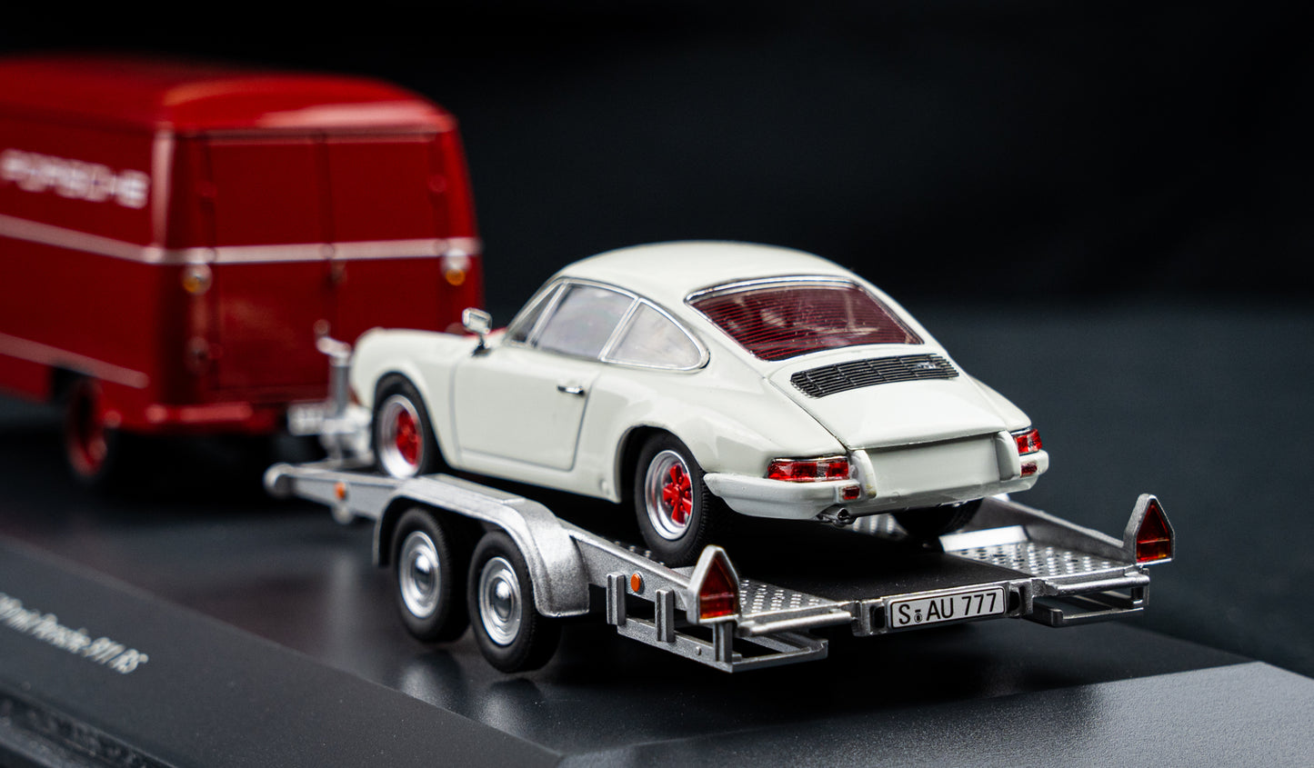 Schuco Car - Set 1:43 Mercedes L319 Transporter mit Porsche 911 RS am Hänger
