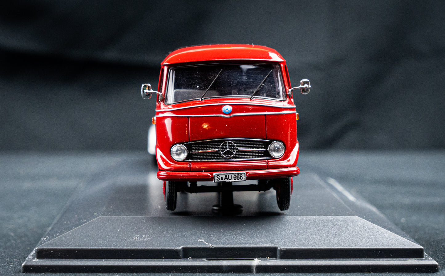 Schuco Car - Set 1:43 Mercedes L319 Transporter mit Porsche 911 RS am Hänger
