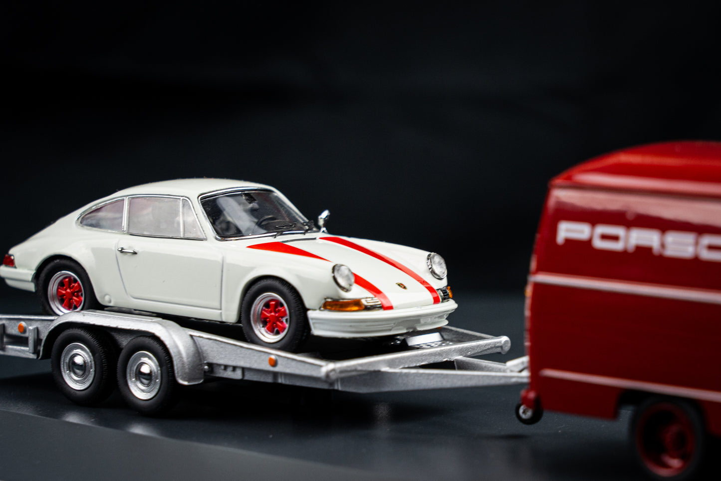 Schuco Car - Set 1:43 Mercedes L319 Transporter mit Porsche 911 RS am Hänger