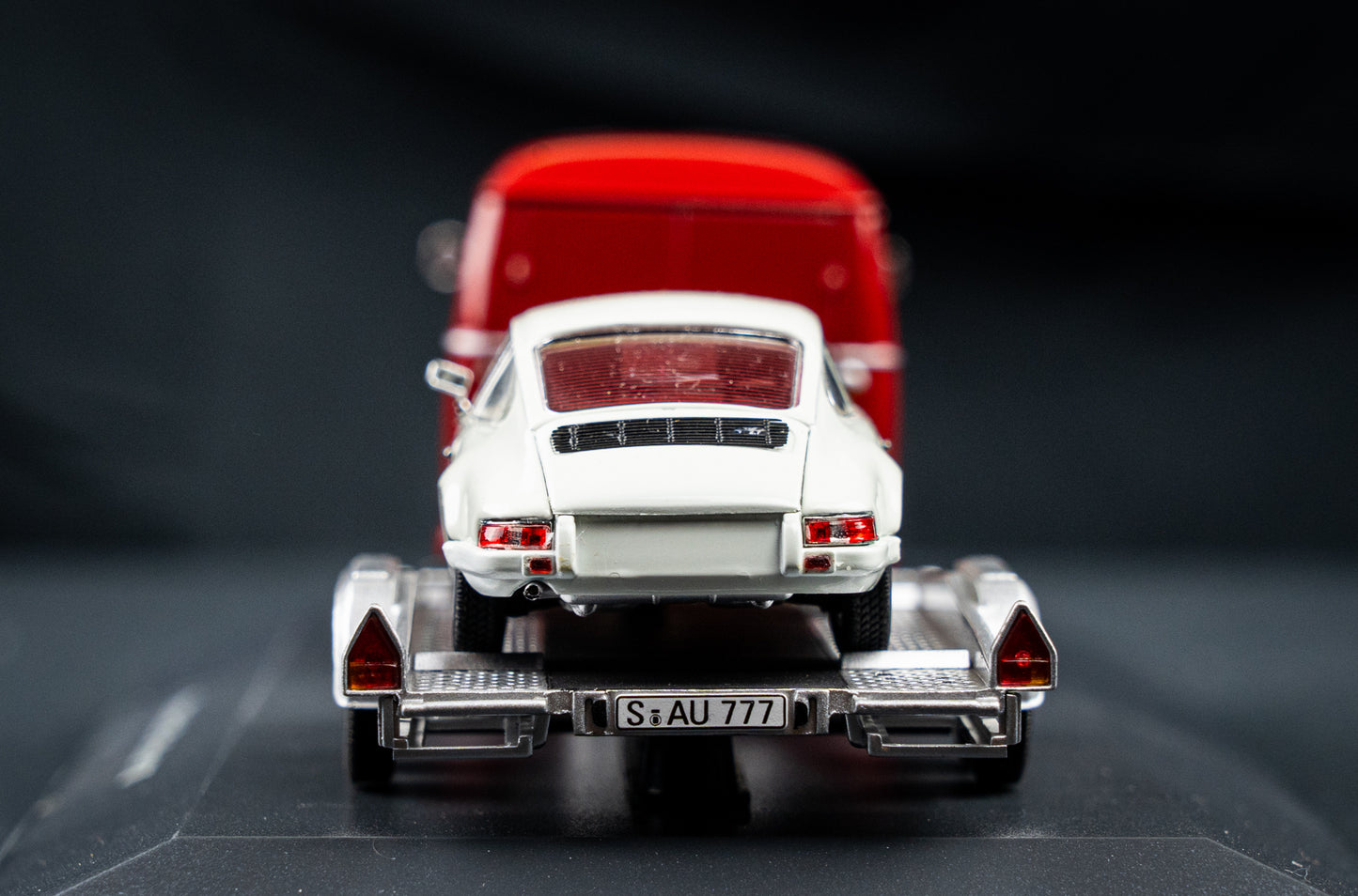 Schuco Car - Set 1:43 Mercedes L319 Transporter mit Porsche 911 RS am Hänger