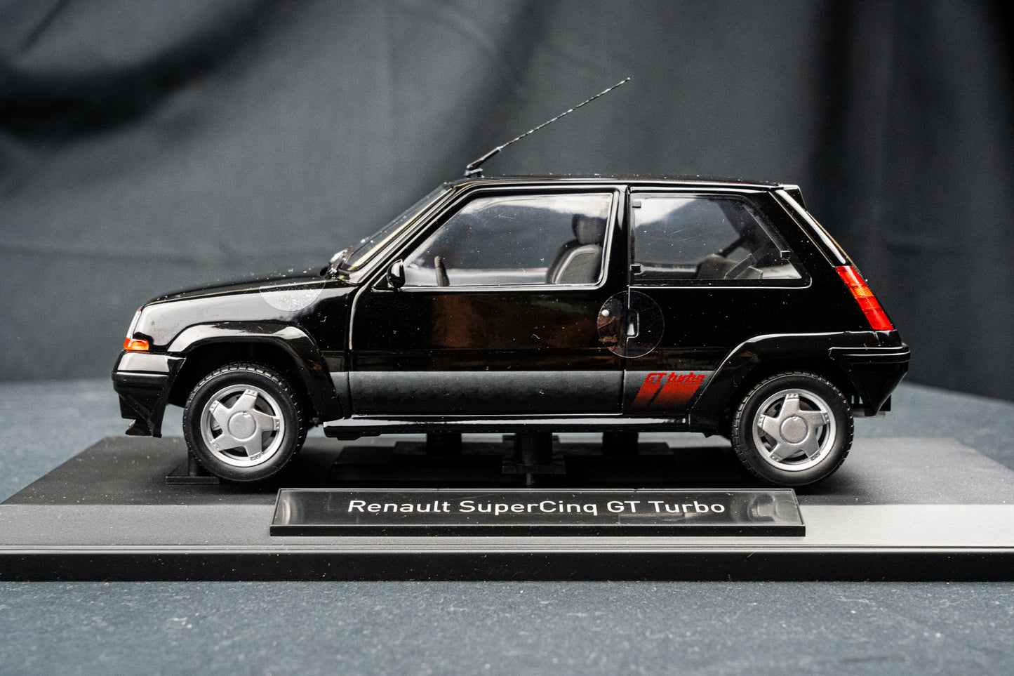 Renault 5 Super Cinq GT Turbo schwarz - Norev 1:18