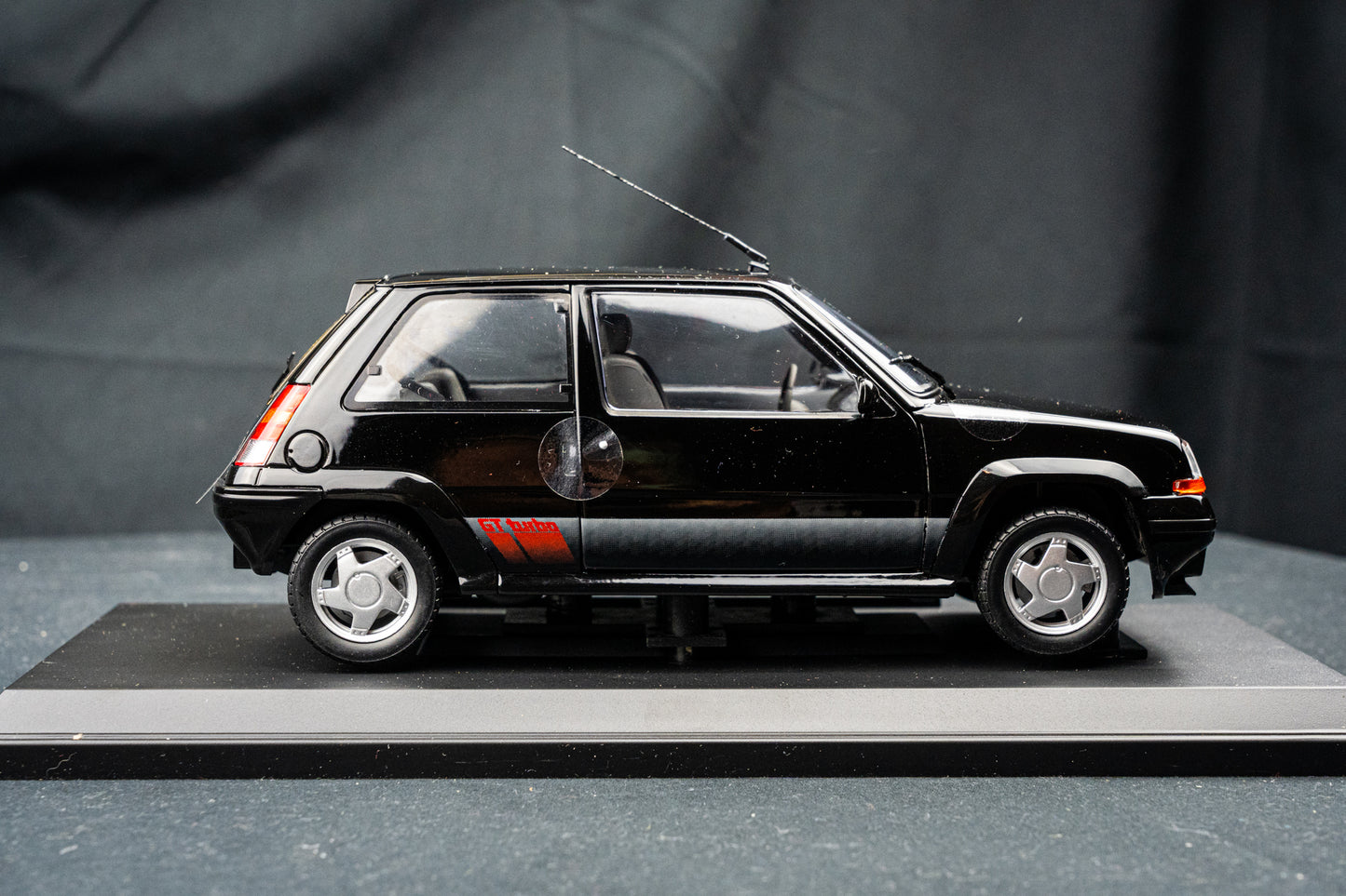 Renault 5 Super Cinq GT Turbo schwarz - Norev 1:18