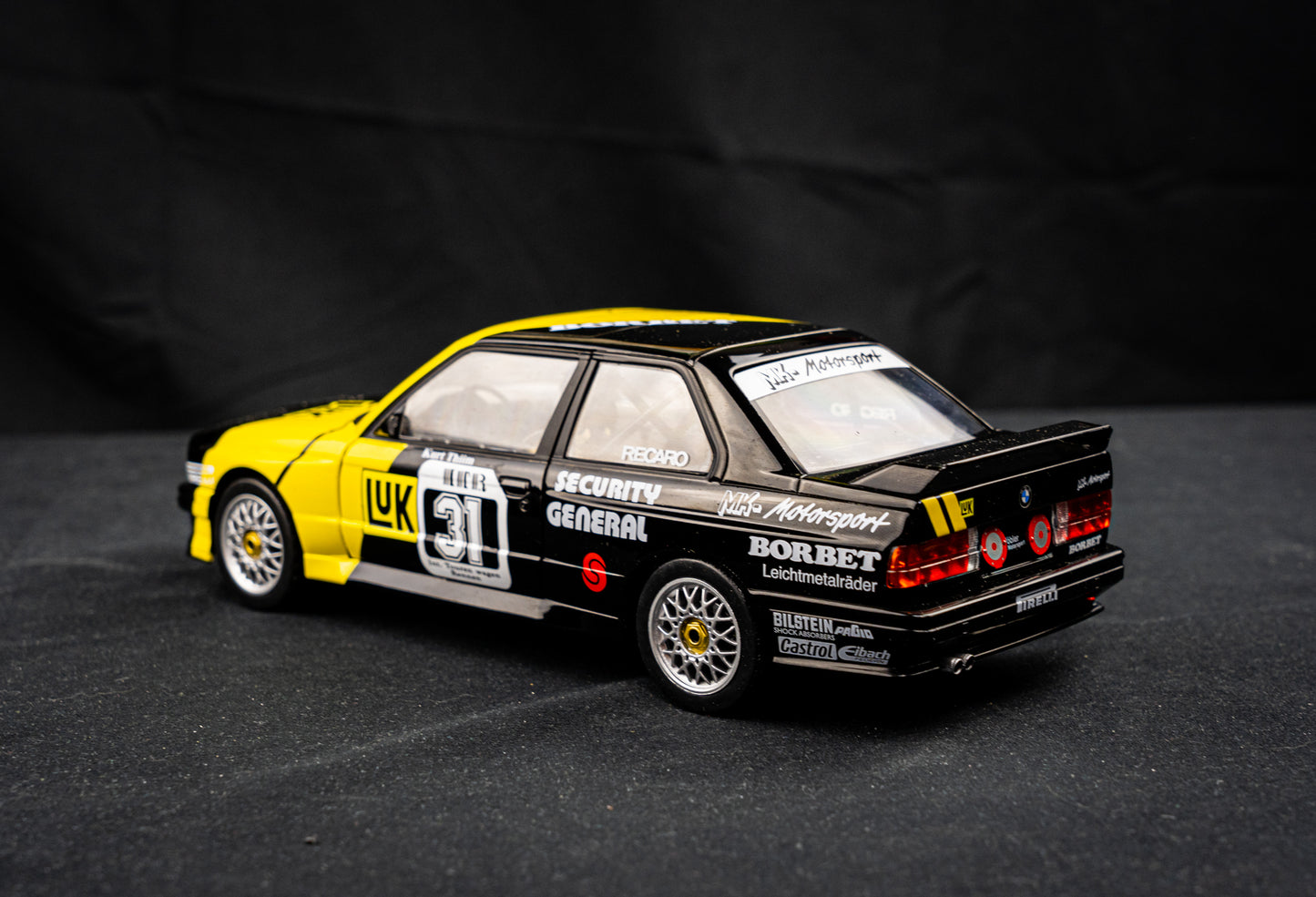 BMW M3 E30 #31 Kurt Thiim - DTM 1988 1:18 Solido
