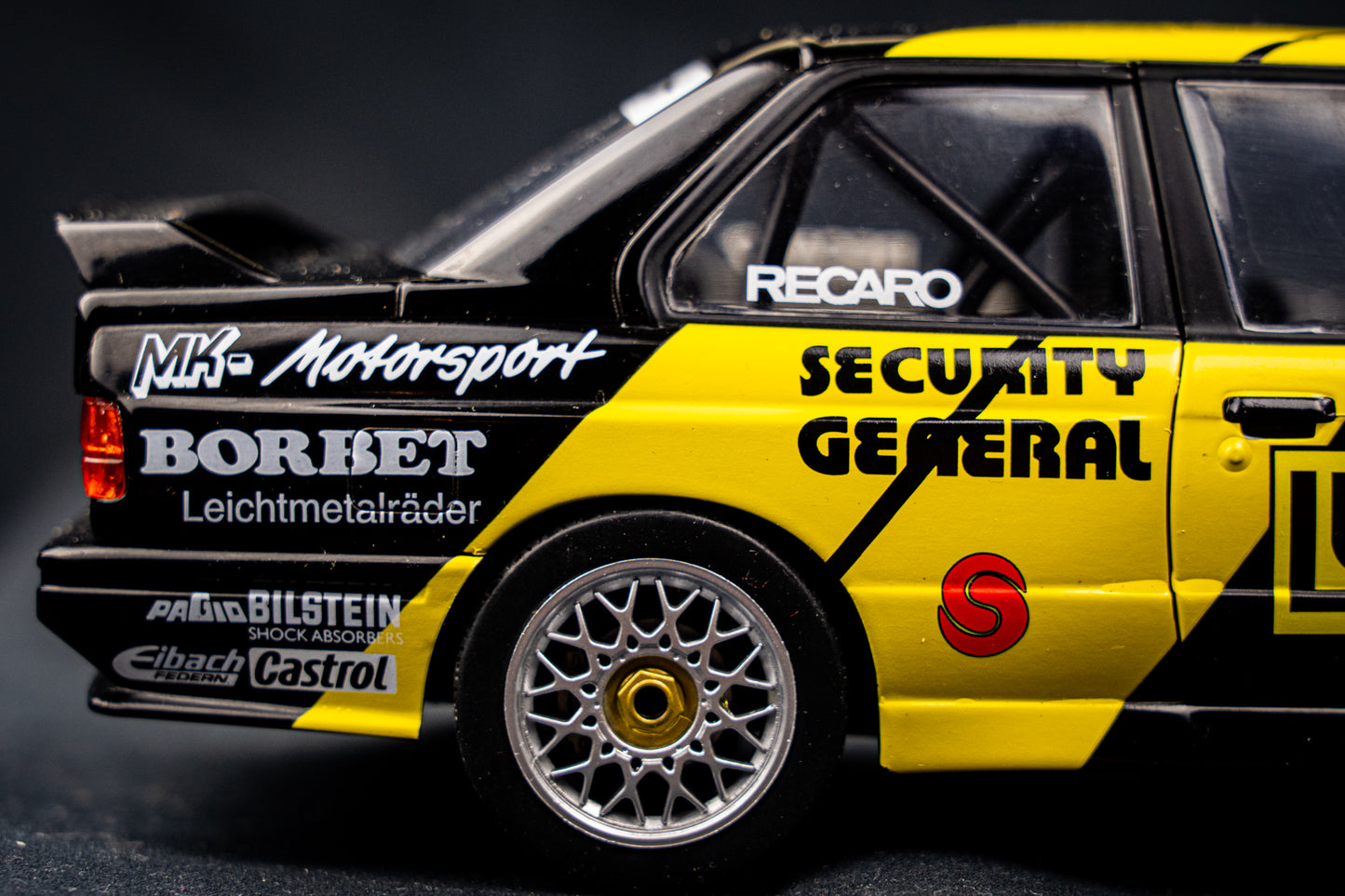 BMW M3 E30 #31 Kurt Thiim - DTM 1988 1:18 Solido