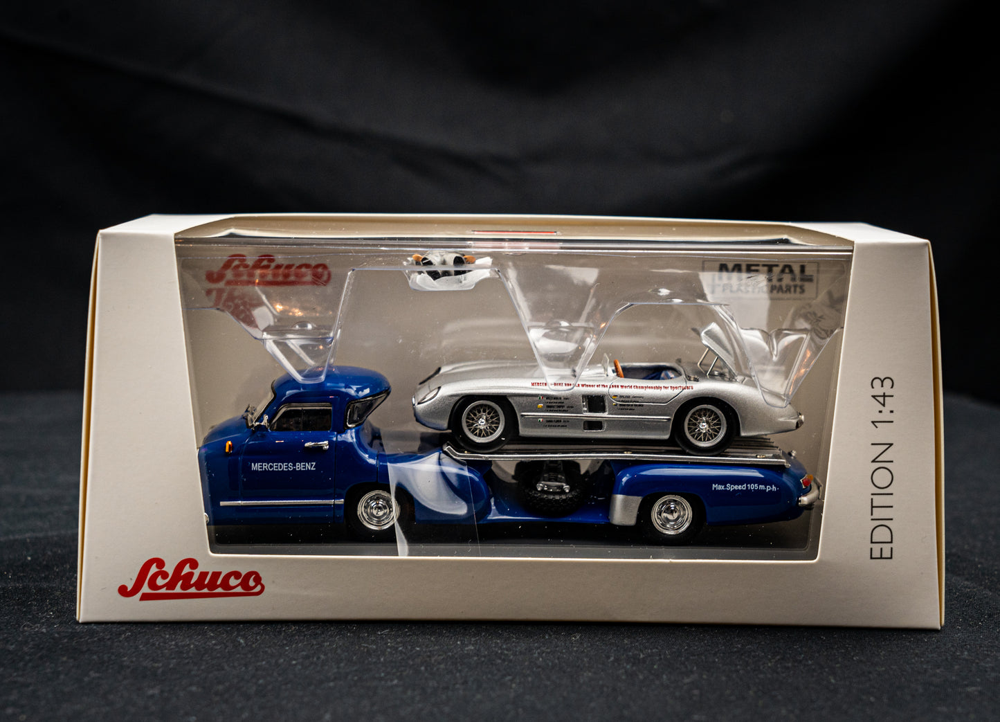 Mercedes Benz Transporter mit Mercedes Benz 300 SLR und Figur Alfred Neubauer - Schuco 1:43