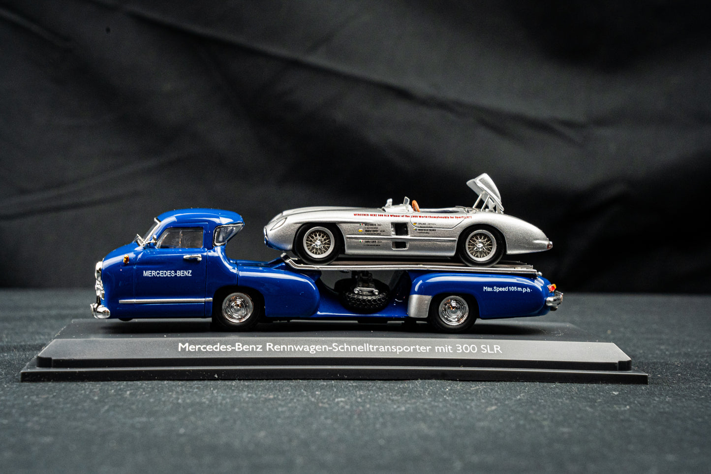 Mercedes Benz Transporter mit Mercedes Benz 300 SLR und Figur Alfred Neubauer - Schuco 1:43