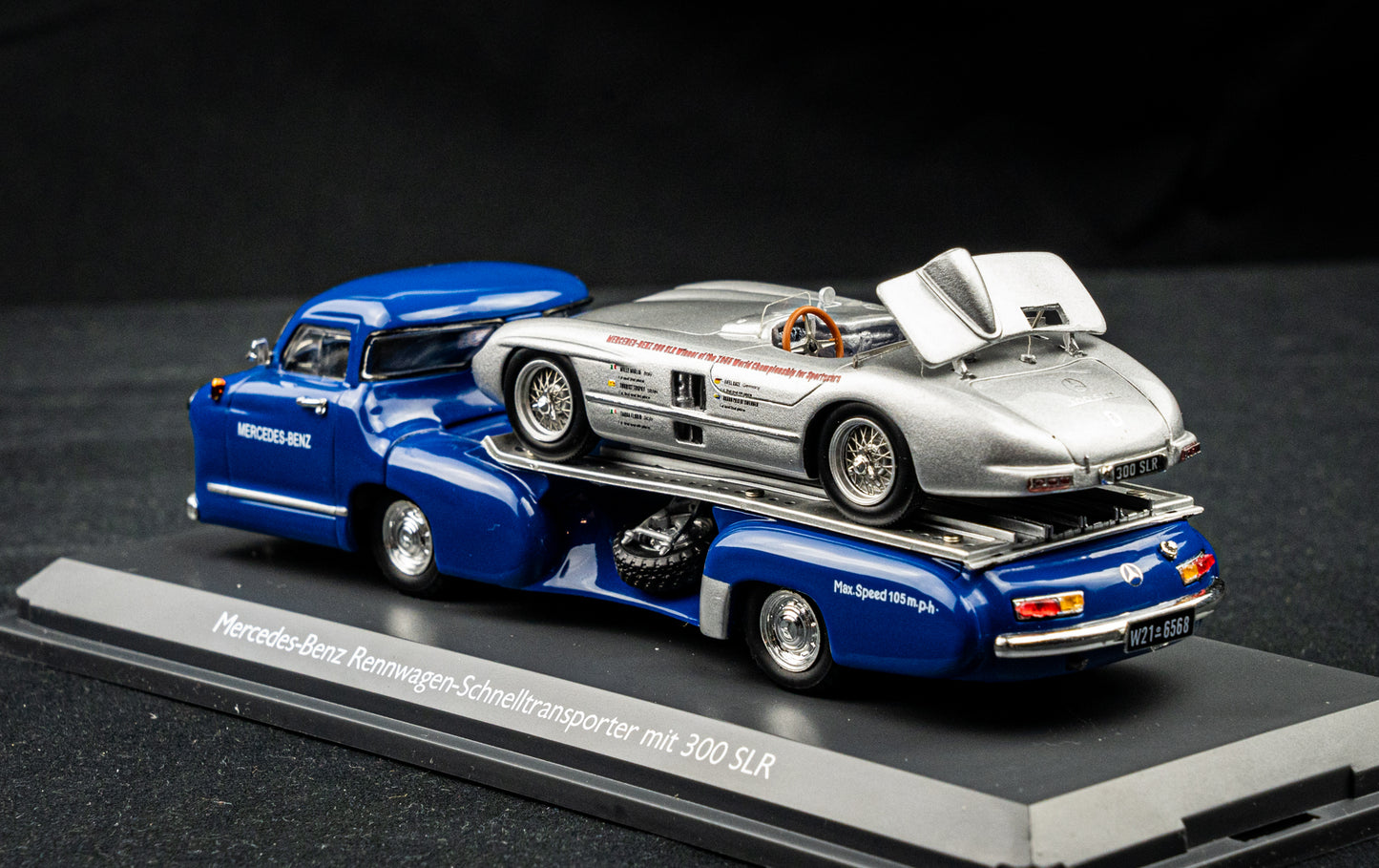 Mercedes Benz Transporter mit Mercedes Benz 300 SLR und Figur Alfred Neubauer - Schuco 1:43