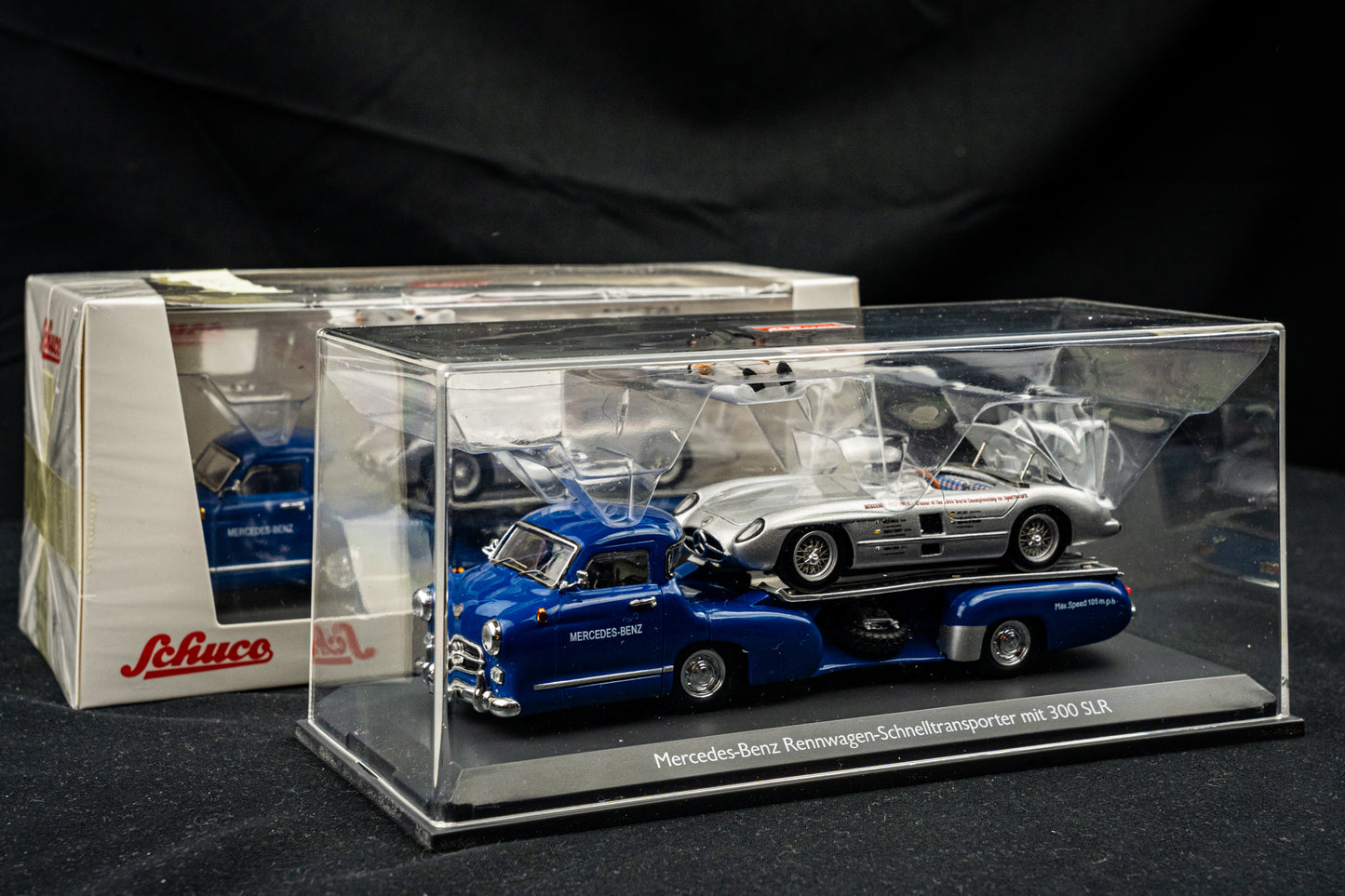 Mercedes Benz Transporter mit Mercedes Benz 300 SLR und Figur Alfred Neubauer - Schuco 1:43