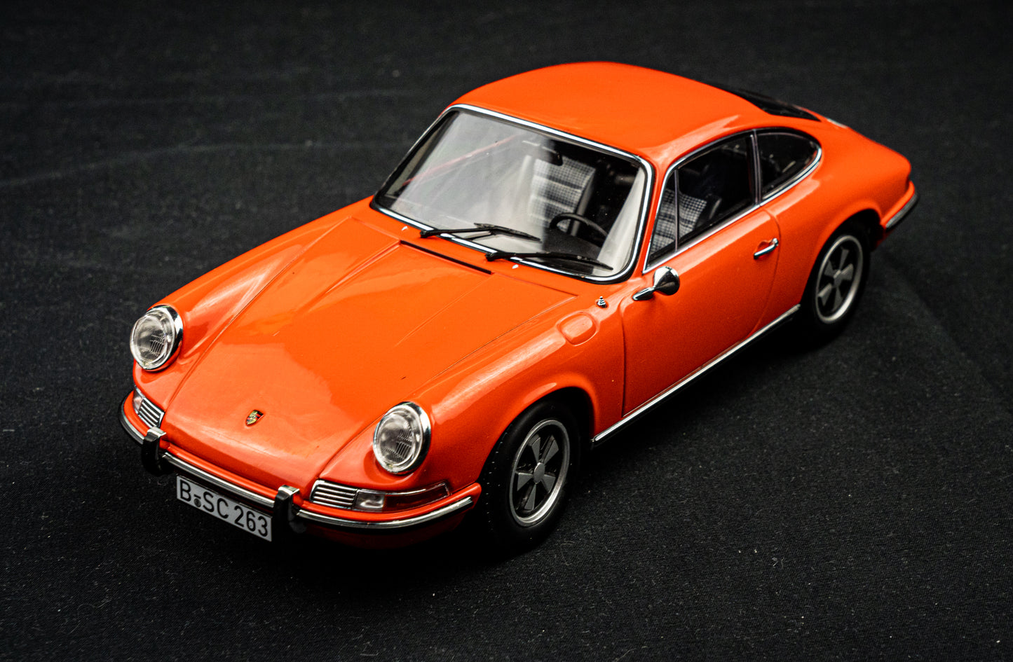 Porsche 911 E 1970 in orange - Norev 1:18