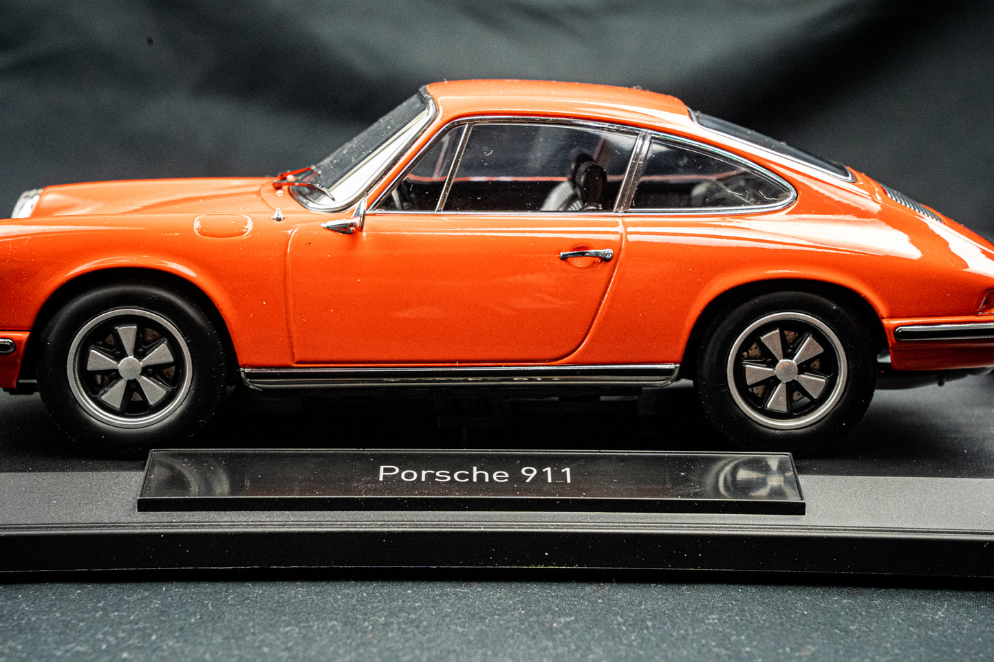 Porsche 911 E 1970 in orange - Norev 1:18