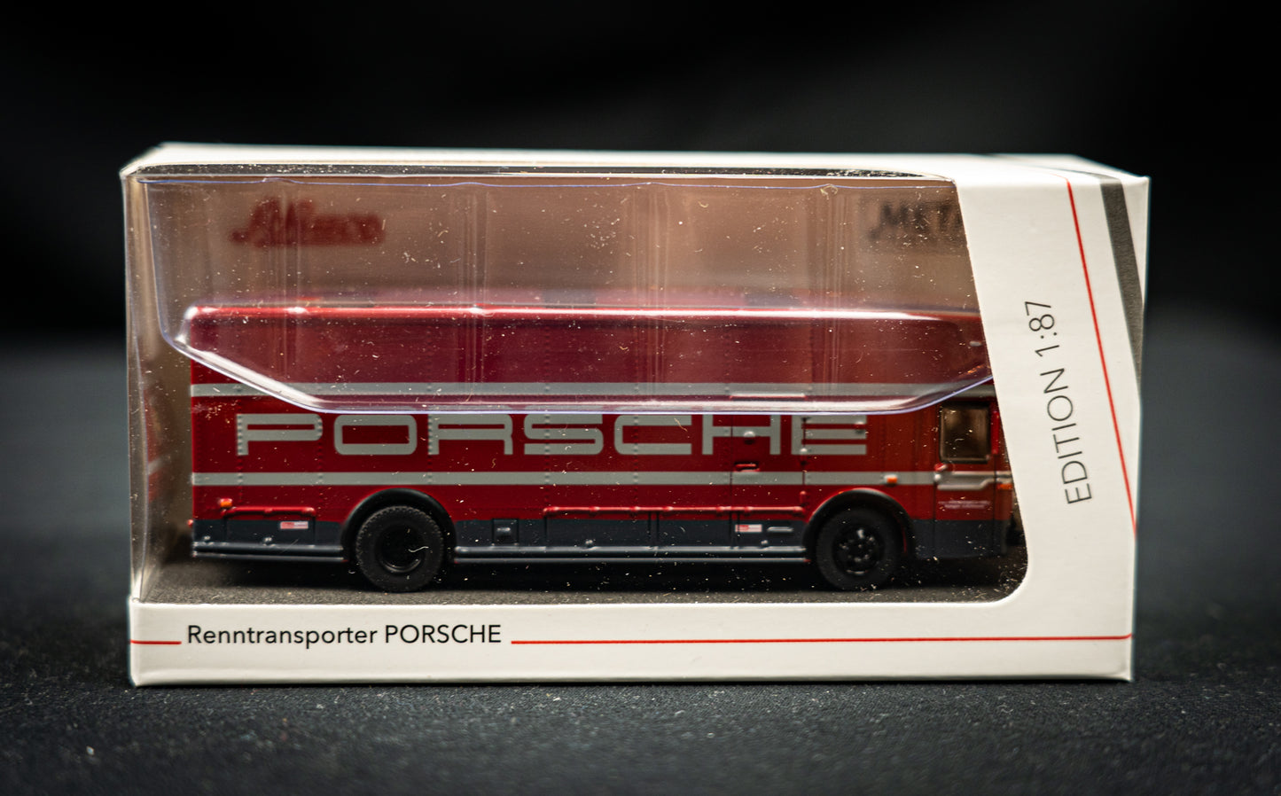 Mercedes-Benz O-319 Renntransporter Porsche Motorsport rot 1:87 Schuco