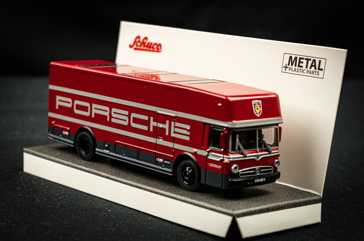 Mercedes-Benz O-319 Renntransporter Porsche Motorsport rot 1:87 Schuco