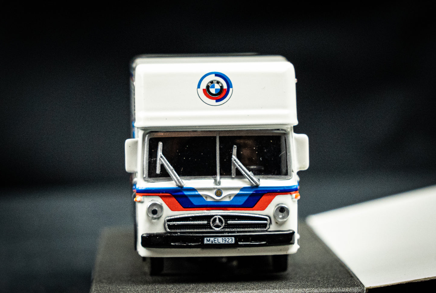 Mercedes-Benz O-319 Renntransporter BMW Motorsport weiß 1:87 Schuco