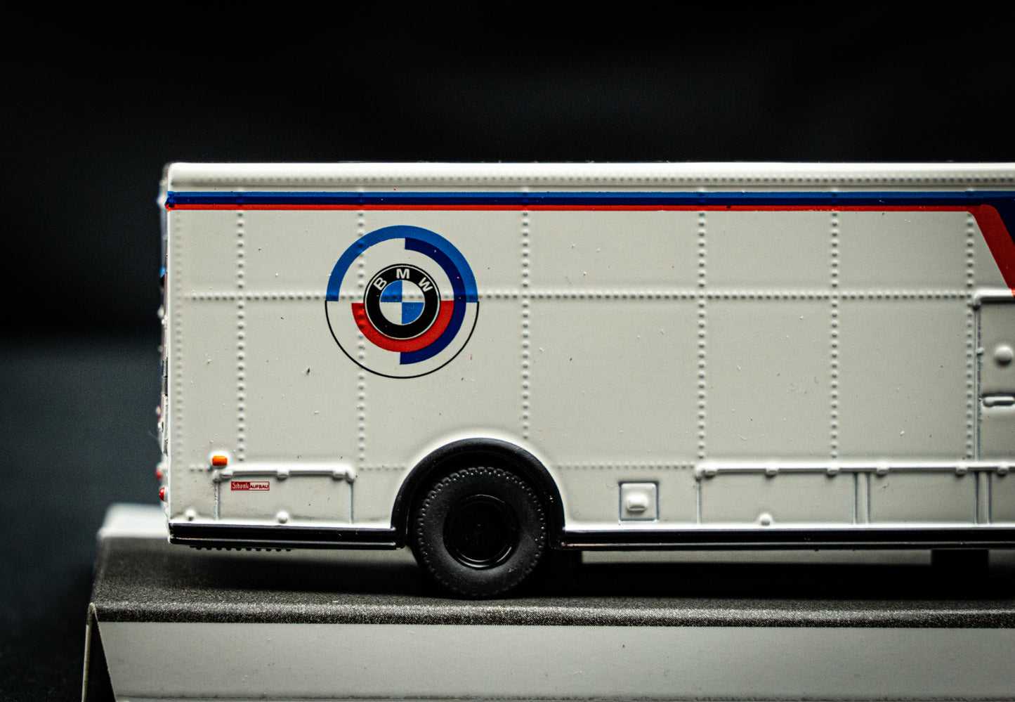 Mercedes-Benz O-319 Renntransporter BMW Motorsport weiß 1:87 Schuco