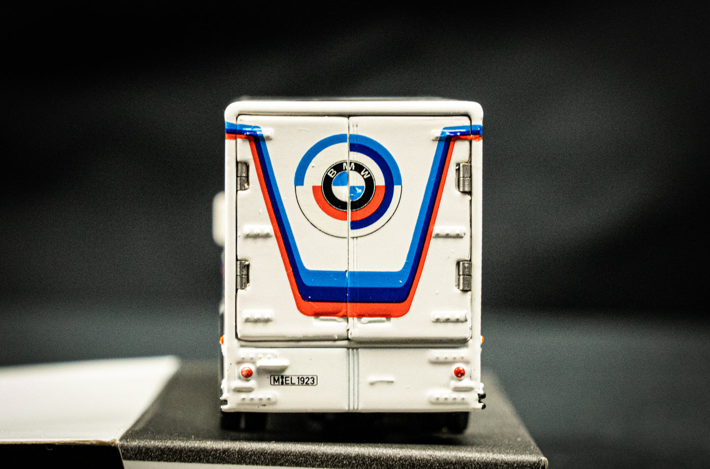 Mercedes-Benz O-319 Renntransporter BMW Motorsport weiß 1:87 Schuco