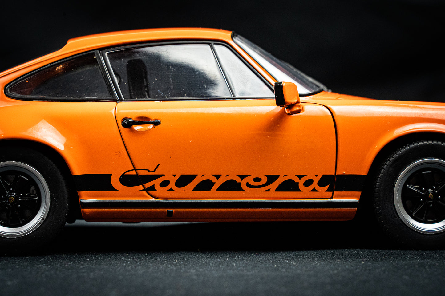 Porsche 911 Carrera 3.2 orange Baujahr 1984 - Solido 1:18