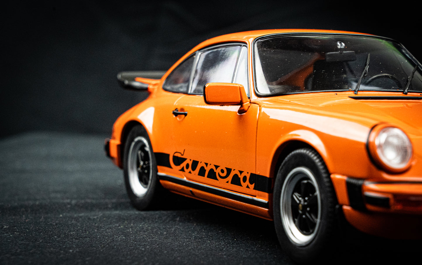 Porsche 911 Carrera 3.2 orange Baujahr 1984 - Solido 1:18