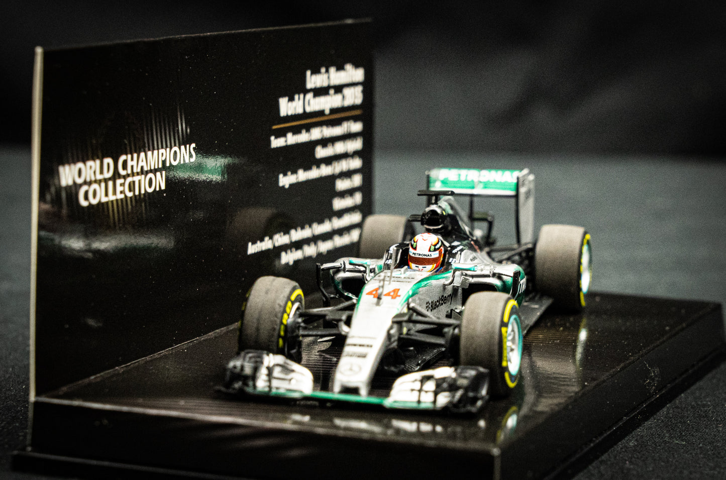 Lewis Hamilton #44 Mercedes W06 Hybrid Formel 1 Weltmeister 2015 - Minichamps 1:43