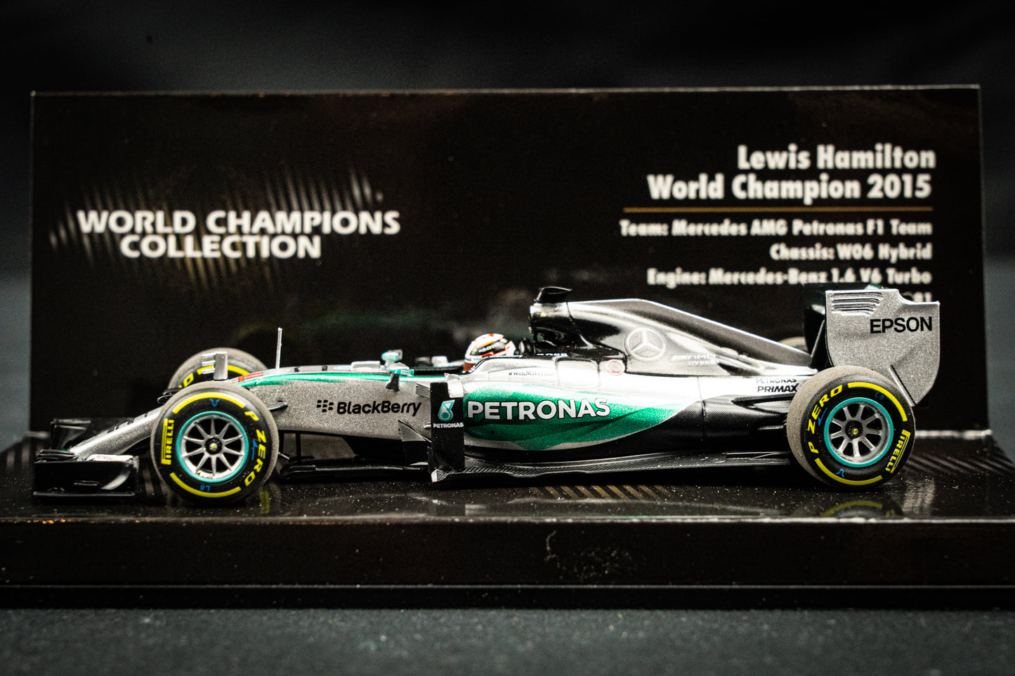 Lewis Hamilton #44 Mercedes W06 Hybrid Formel 1 Weltmeister 2015 - Minichamps 1:43