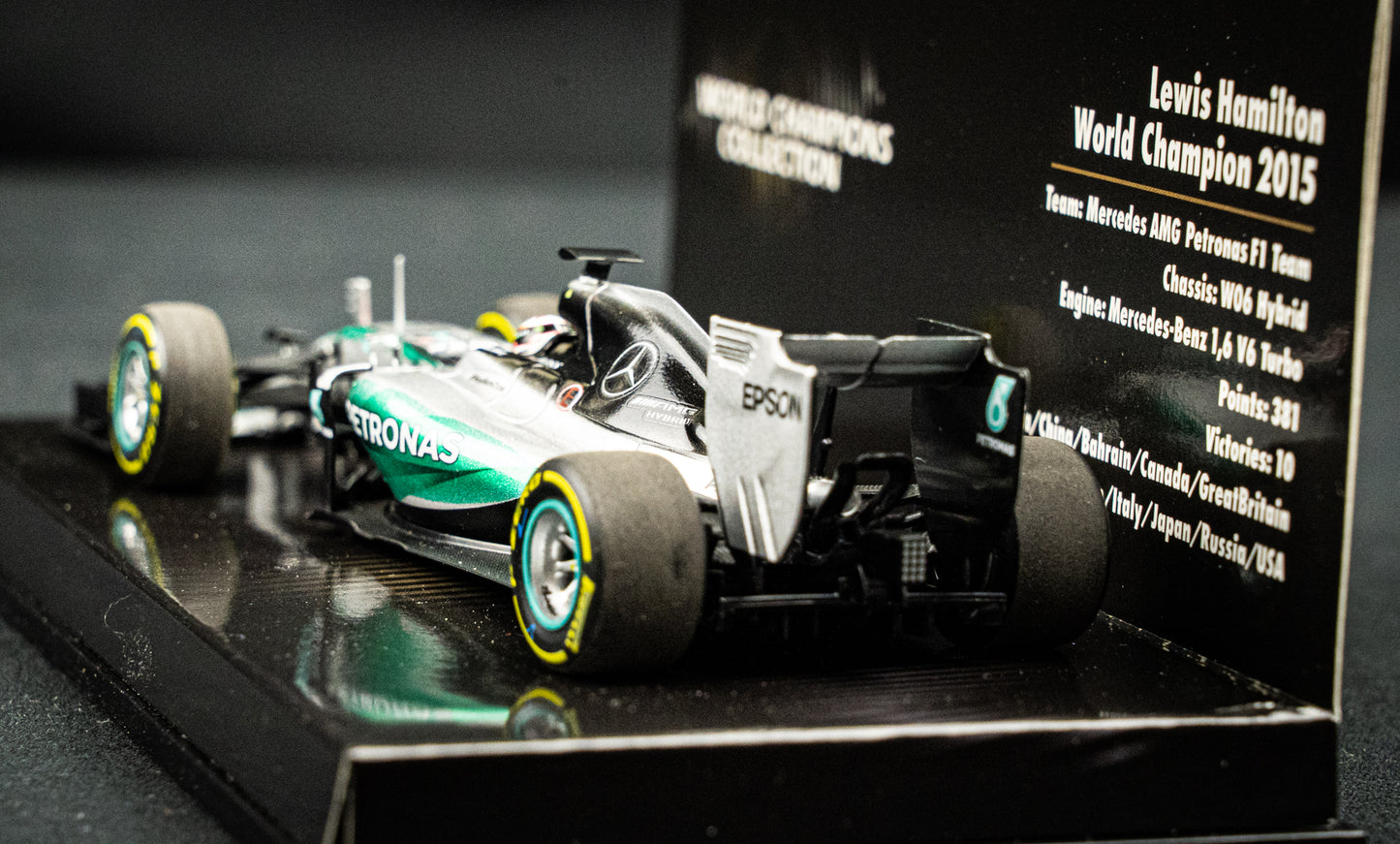 Lewis Hamilton #44 Mercedes W06 Hybrid Formel 1 Weltmeister 2015 - Minichamps 1:43