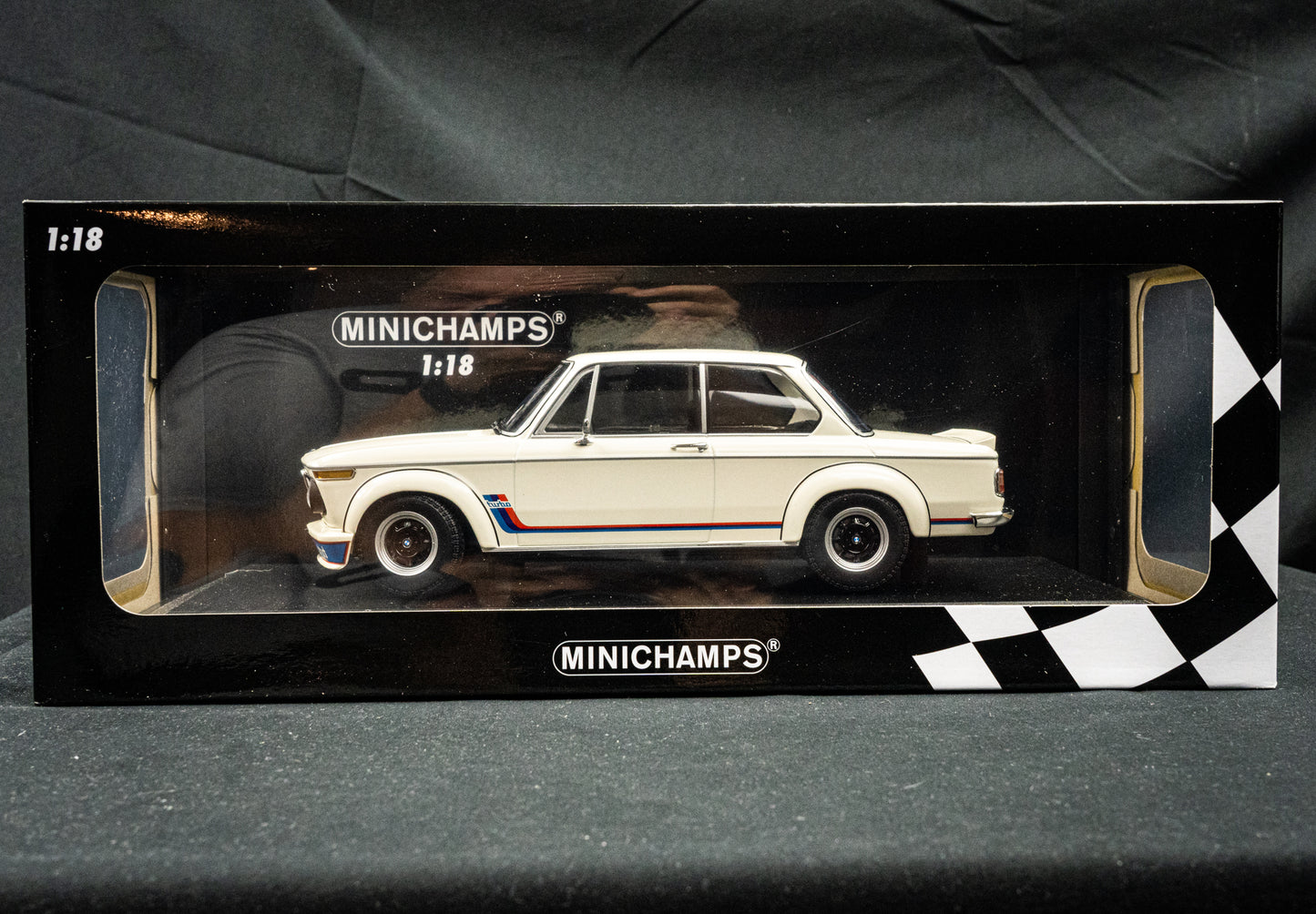 BMW 2002 Turbo (E20) weiß Baujahr 1972 - Minichamps 1:18