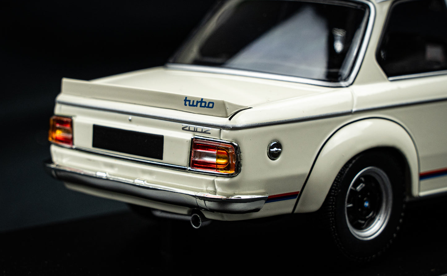 BMW 2002 Turbo (E20) weiß Baujahr 1972 - Minichamps 1:18