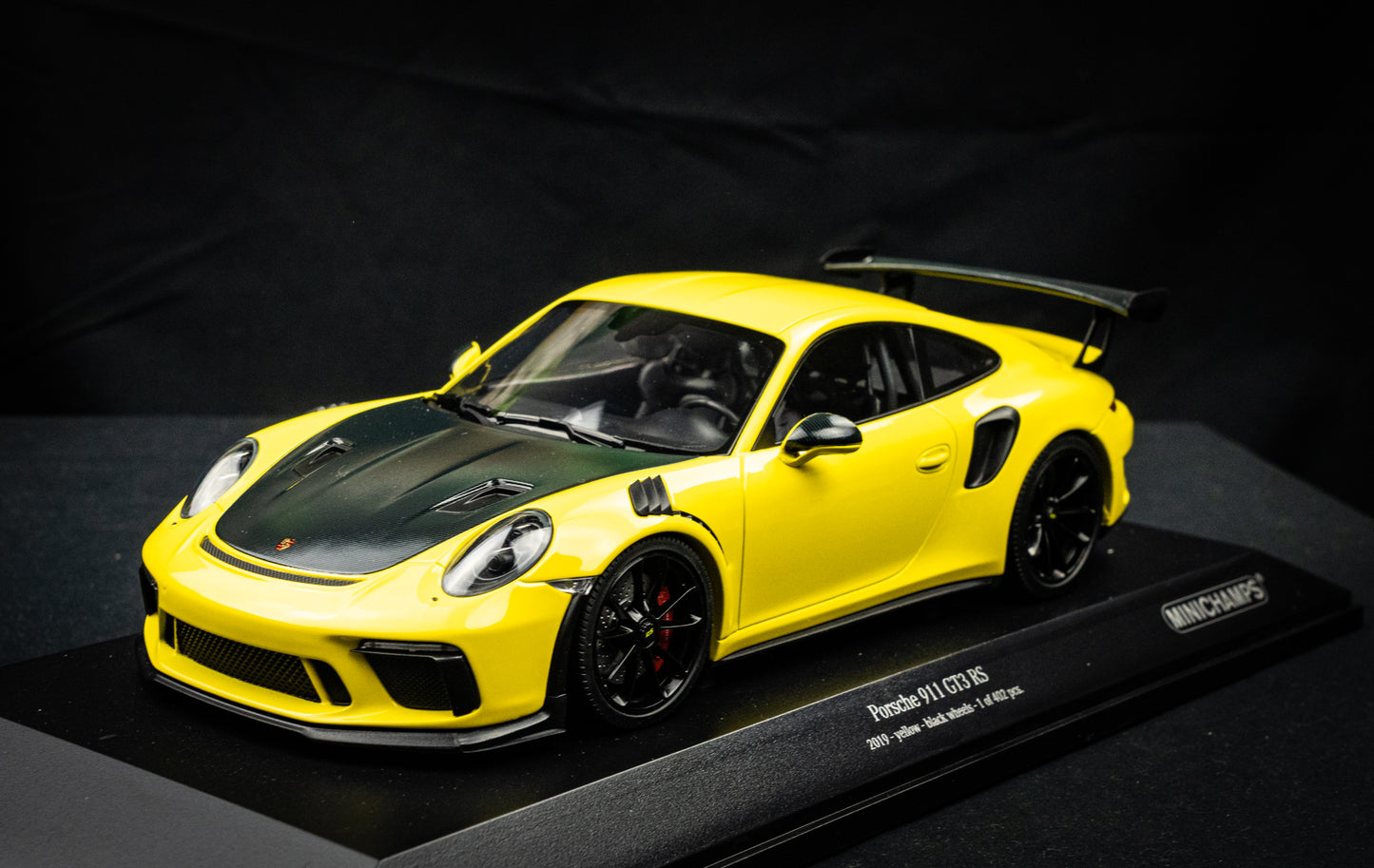 Porsche 911 GT3RS 991.2 in gelb / schwarz - Minichamps 1:18 limited edition 402 Stk.