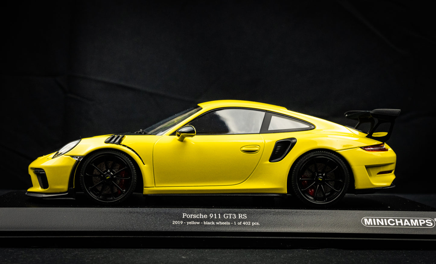 Porsche 911 GT3RS 991.2 in gelb / schwarz - Minichamps 1:18 limited edition 402 Stk.