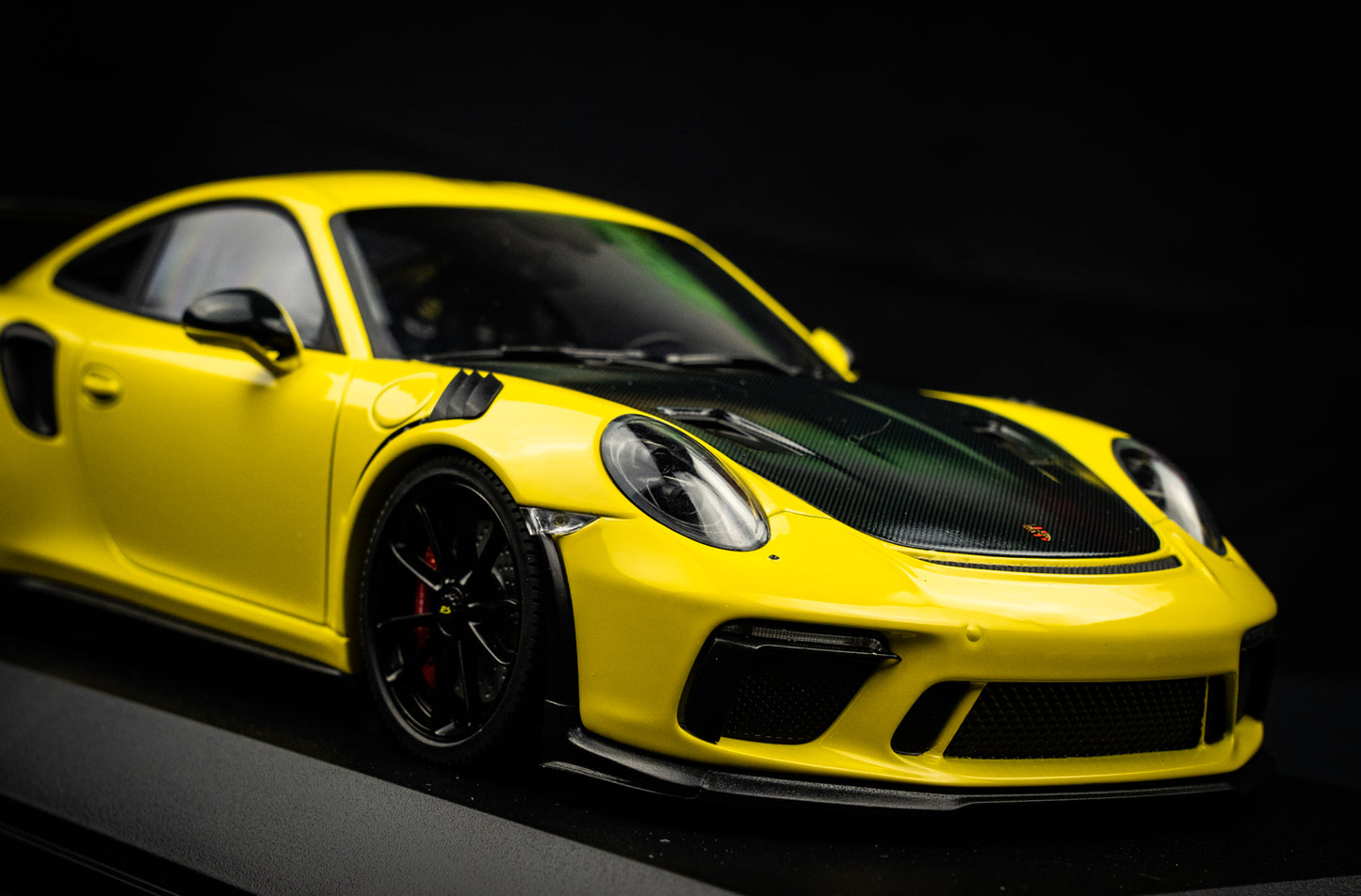 Porsche 911 GT3RS 991.2 in gelb / schwarz - Minichamps 1:18 limited edition 402 Stk.