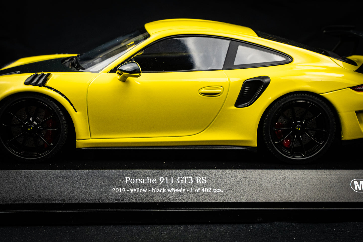 Porsche 911 GT3RS 991.2 in gelb / schwarz - Minichamps 1:18 limited edition 402 Stk.