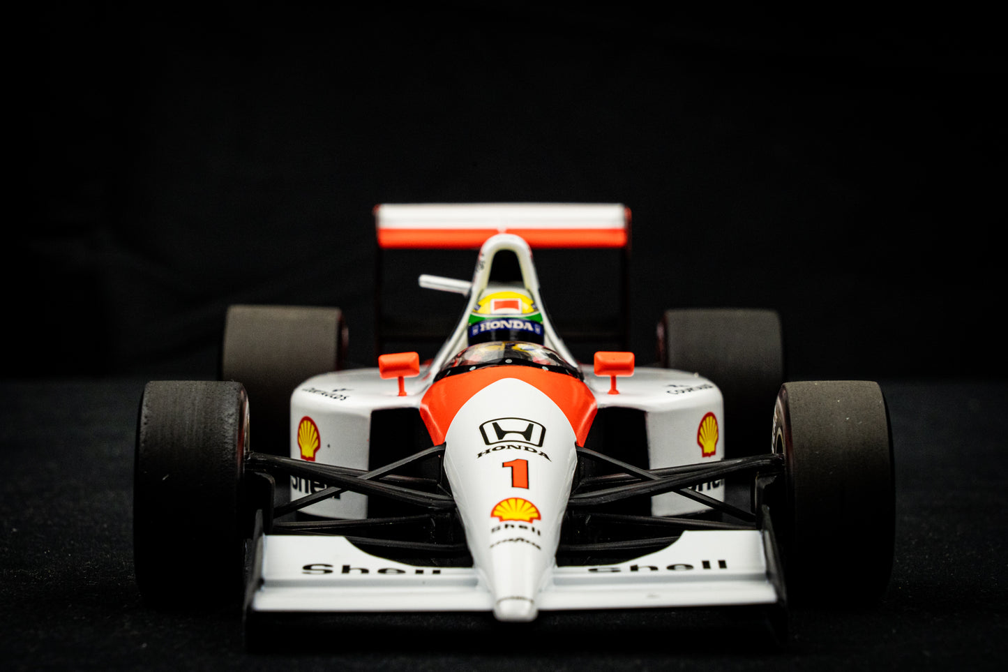 McLaren MP4/6 #1 Ayrton Senna Formel 1 Weltmeister 1991 - Minichamps 1:18