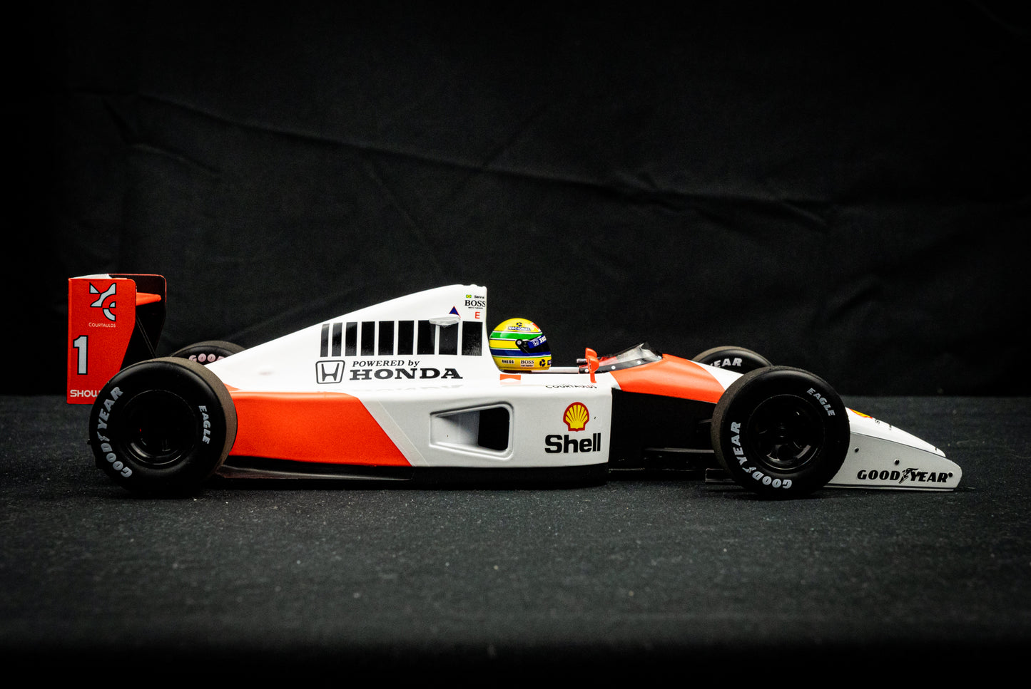 McLaren MP4/6 #1 Ayrton Senna Formel 1 Weltmeister 1991 - Minichamps 1:18
