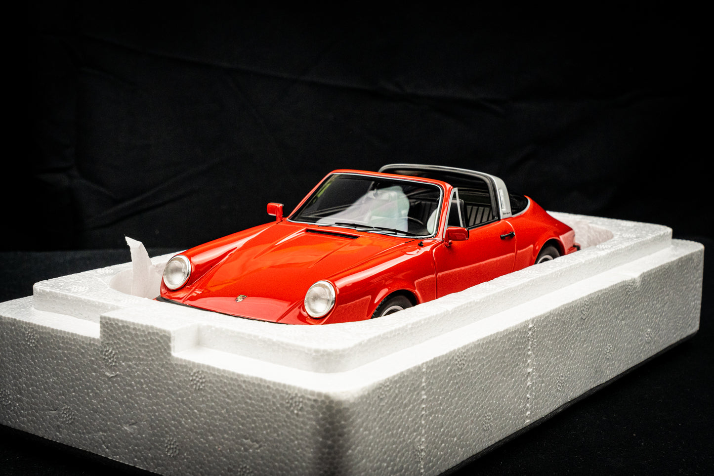 Porsche 911 Targa rot - Schuco ProR Serie 1:18 Resine