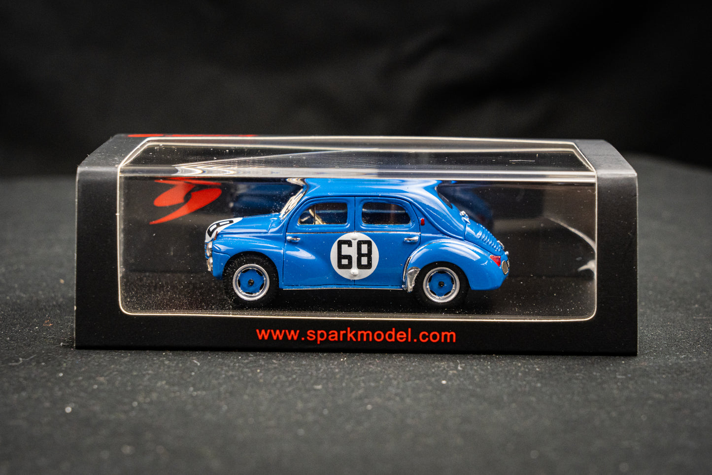 Renault 4CV 1063 #68 De Regibus / Porta 24h LeMans 1952 1:43 Spark