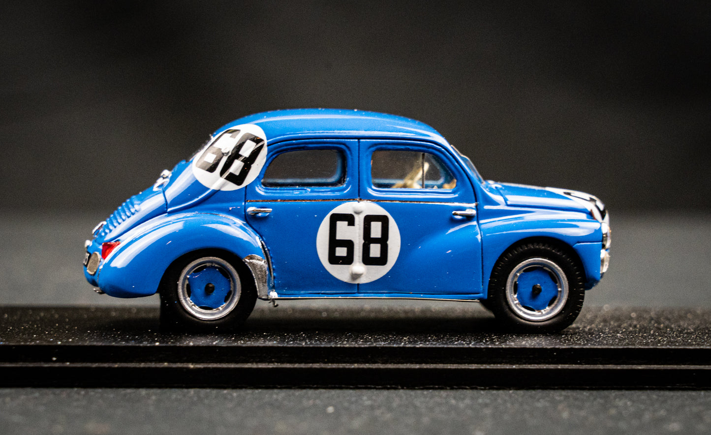 Renault 4CV 1063 #68 De Regibus / Porta 24h LeMans 1952 1:43 Spark