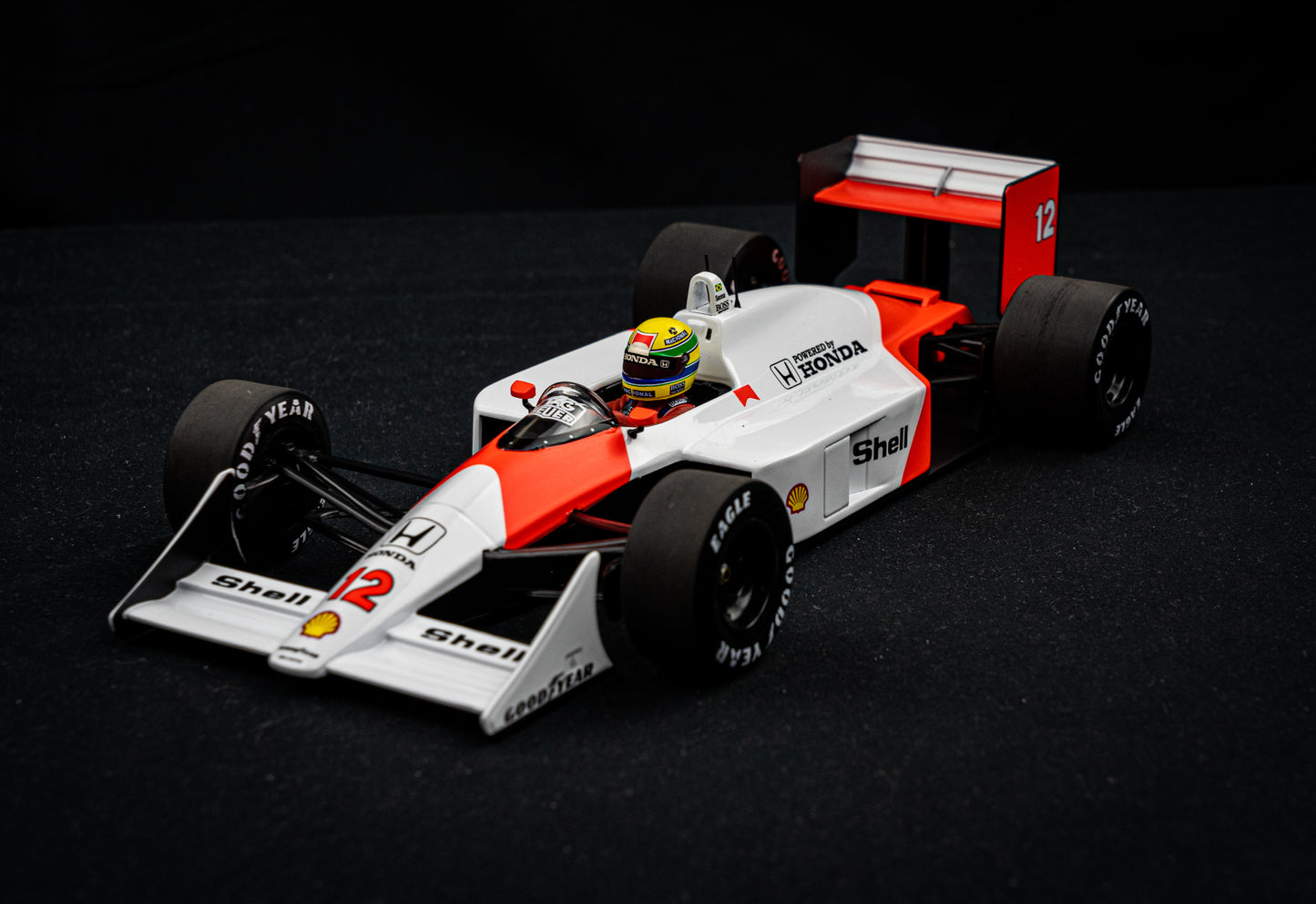 Ayrton Senna McLaren MP4/4 #12 Formel 1 Weltmeister 1988 - Minichamps 1:18