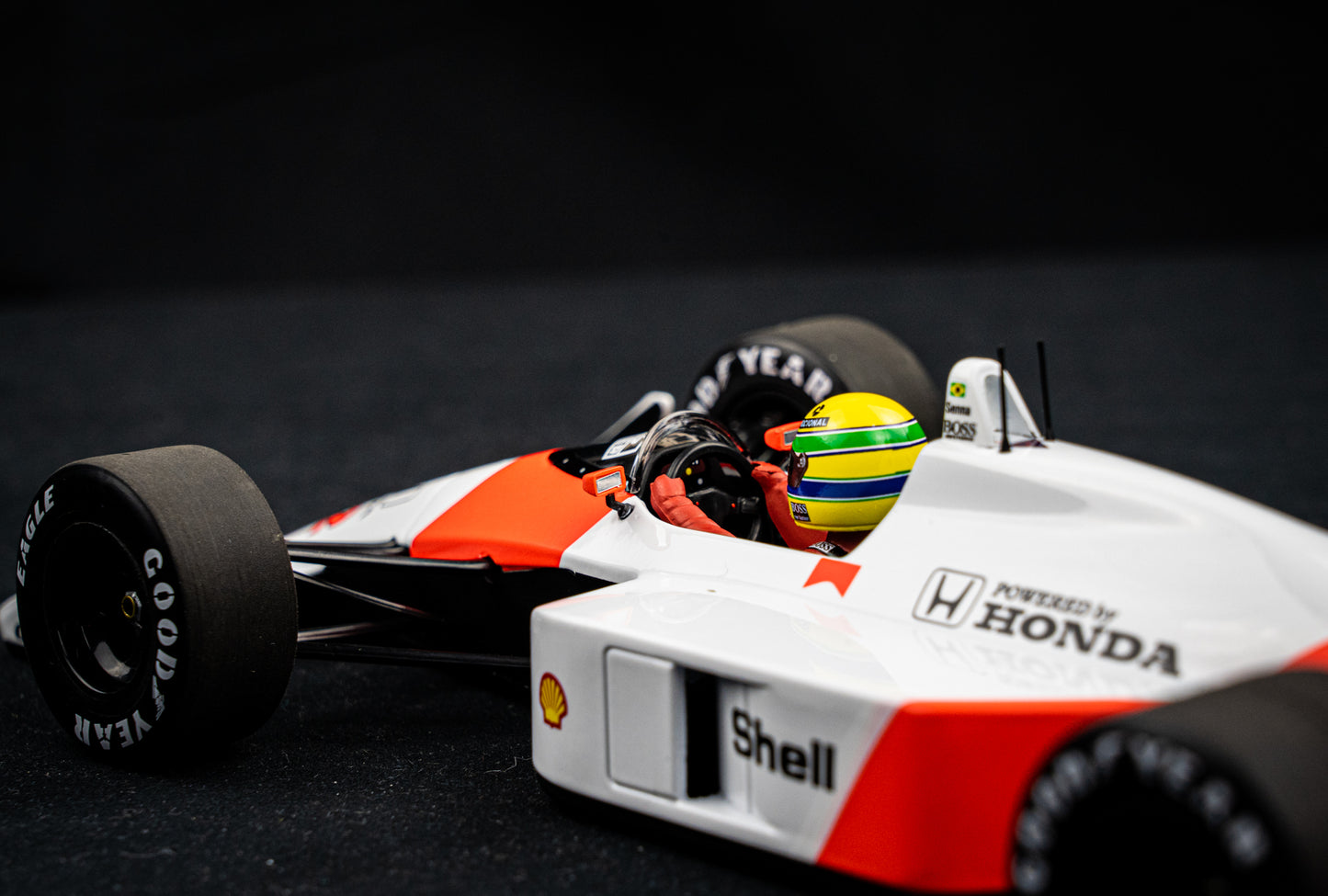 Ayrton Senna McLaren MP4/4 #12 Formel 1 Weltmeister 1988 - Minichamps 1:18