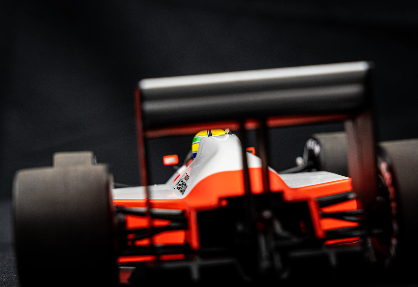 Ayrton Senna McLaren MP4/4 #12 Formel 1 Weltmeister 1988 - Minichamps 1:18