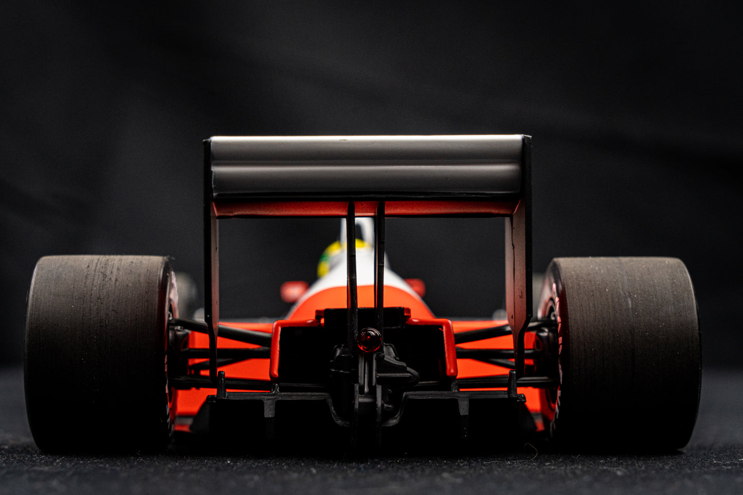 Ayrton Senna McLaren MP4/4 #12 Formel 1 Weltmeister 1988 - Minichamps 1:18