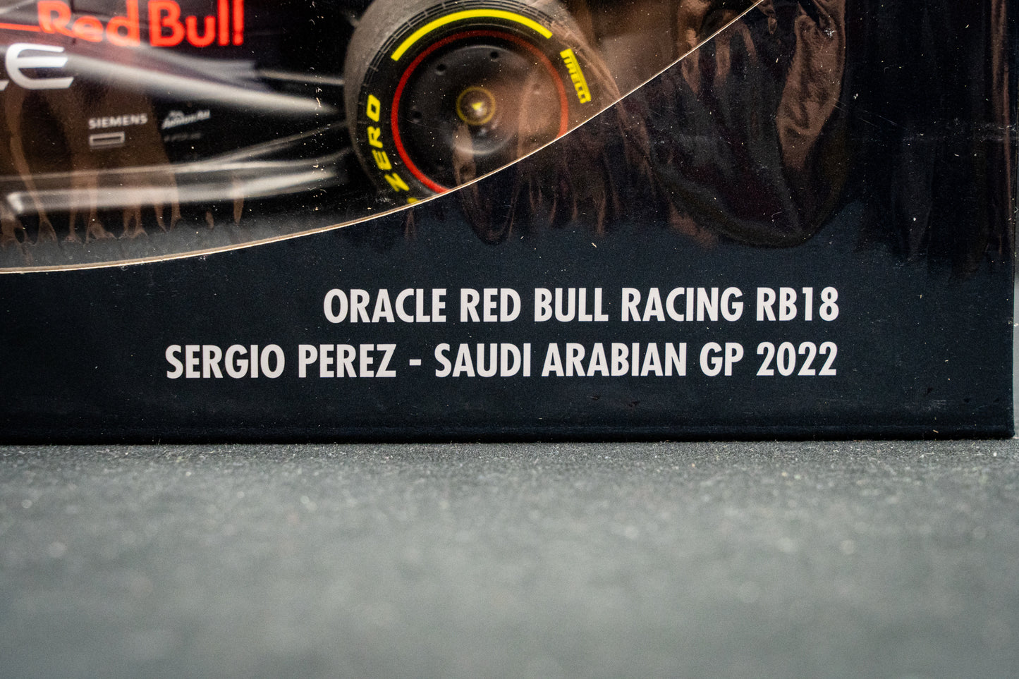 Red Bull Racing RB18 #11 Sergio Perez GP Saudi Arabien 2022 - Minichamps 1:18