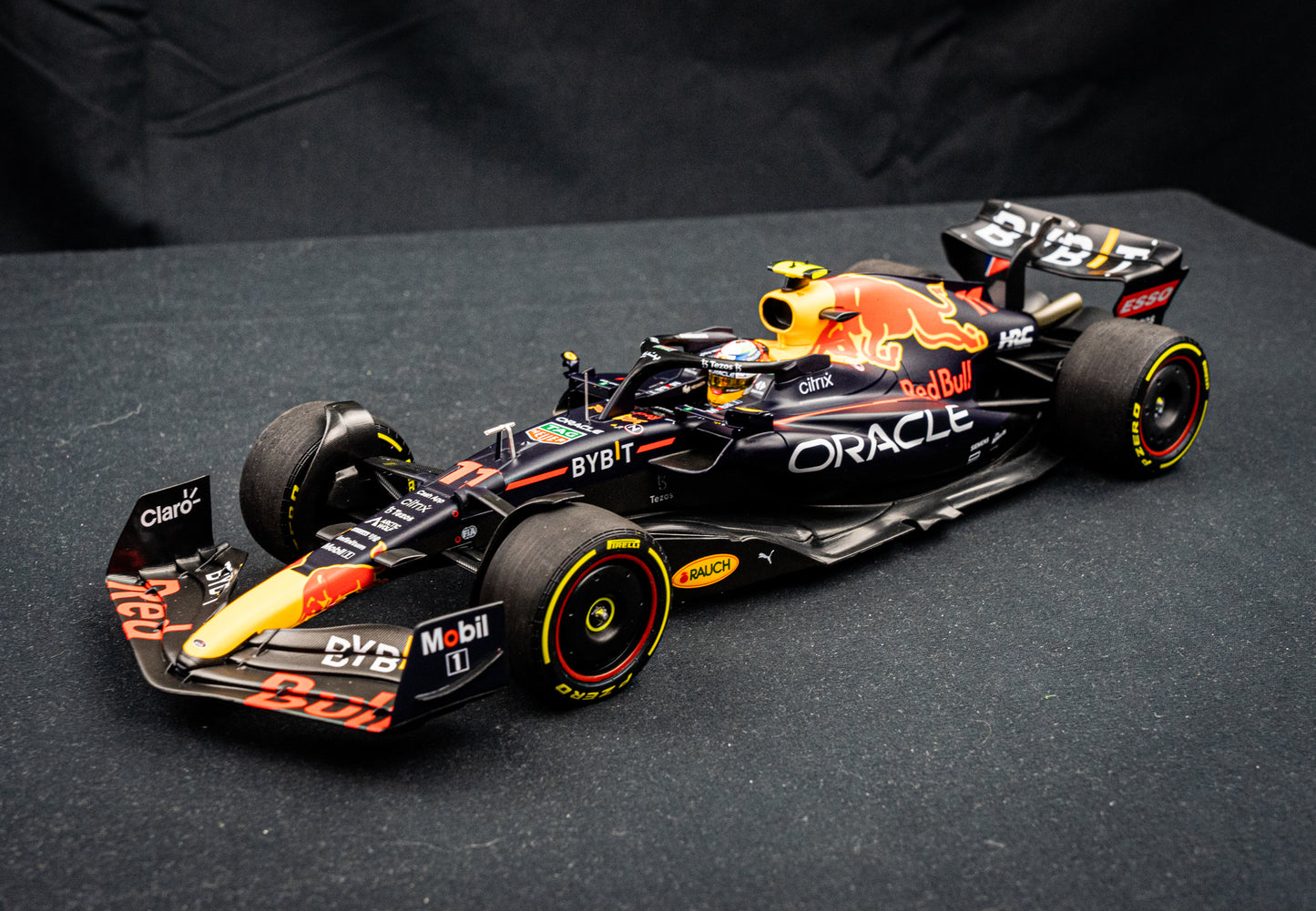Red Bull Racing RB18 #11 Sergio Perez GP Saudi Arabien 2022 - Minichamps 1:18