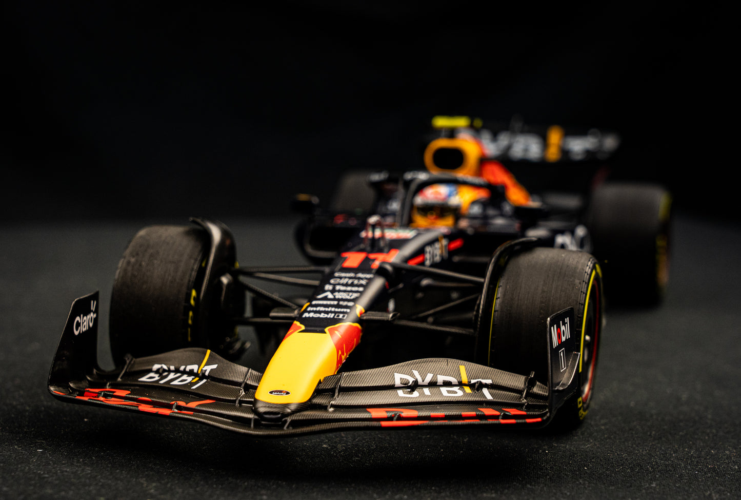 Red Bull Racing RB18 #11 Sergio Perez GP Saudi Arabien 2022 - Minichamps 1:18